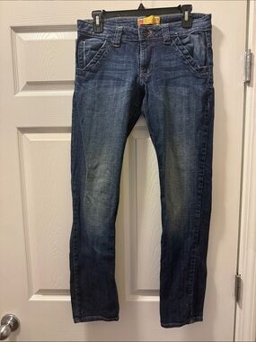 Women's Straight Leg Jeans in Dark Blue Wash